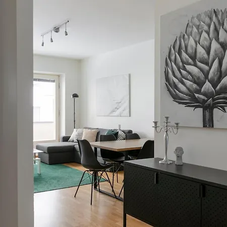 Apartment 2ndhomes 3 Bedroom With Balcony In Bulevardi *